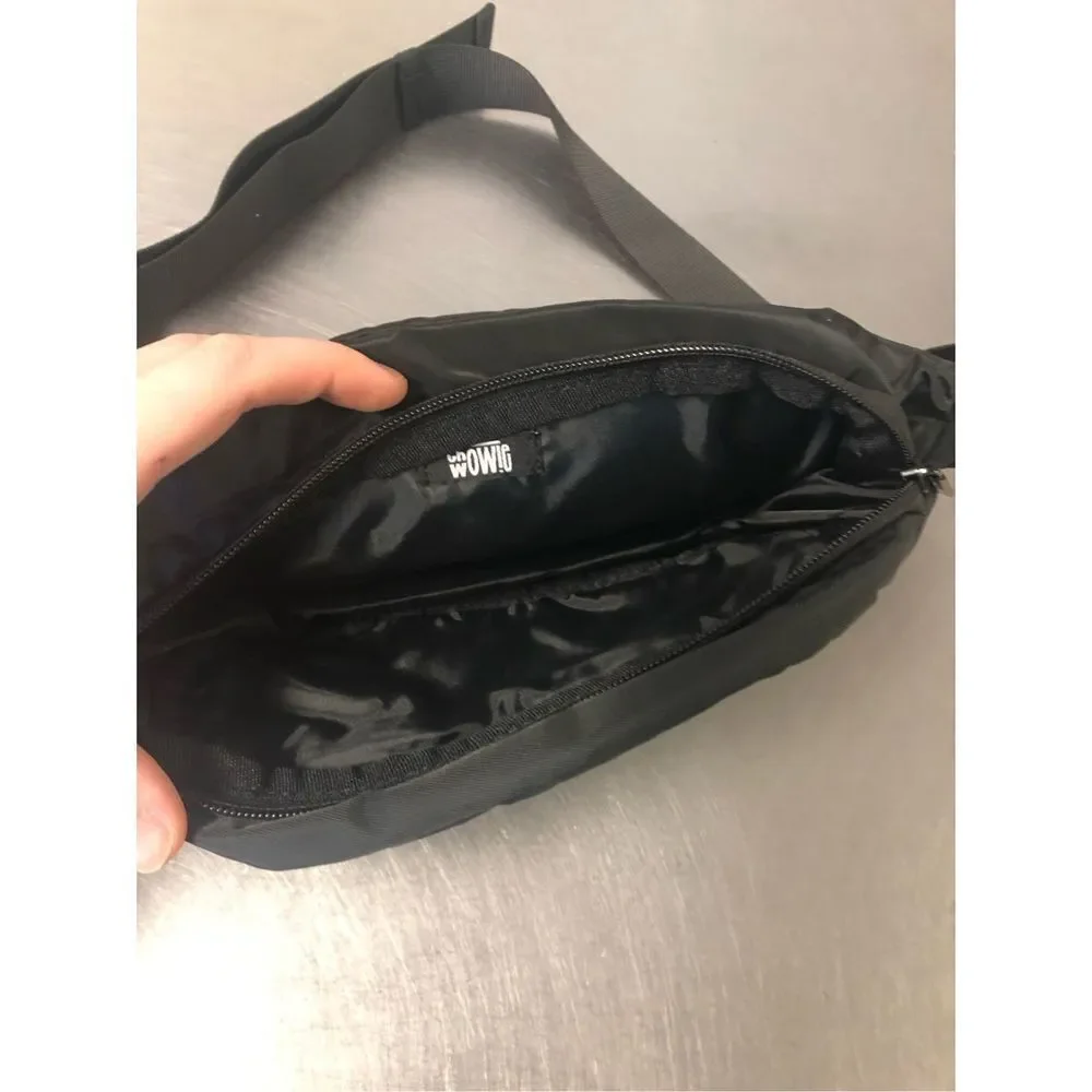 🌼5for$25🌼 Bring the Wow Men’s Black Zip up and Buckle Travel Fanny pack